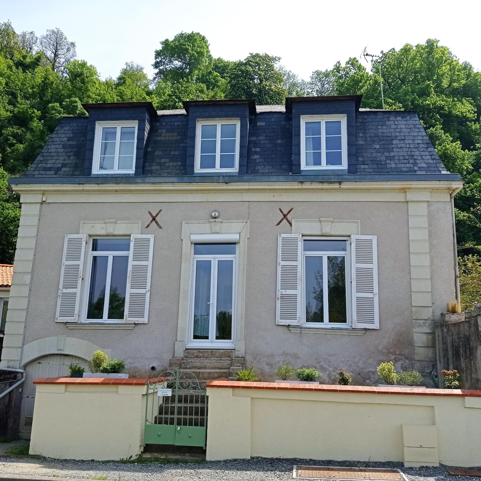 Lucriolla Hotel Oree-d'Anjou Eksteriør billede